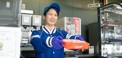 接客販売スタッフの仕事の様子